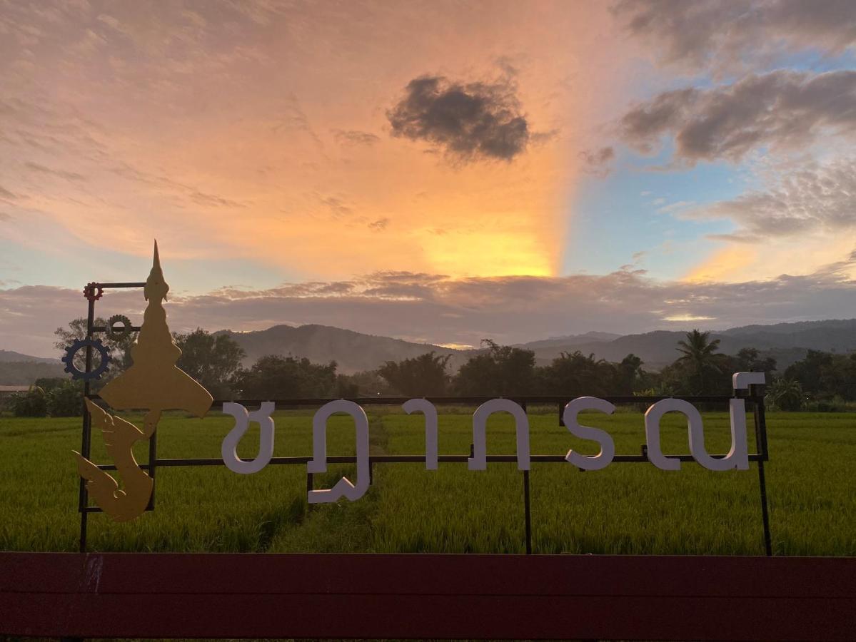 Chadaporn Mae Chaem Hotel Экстерьер фото